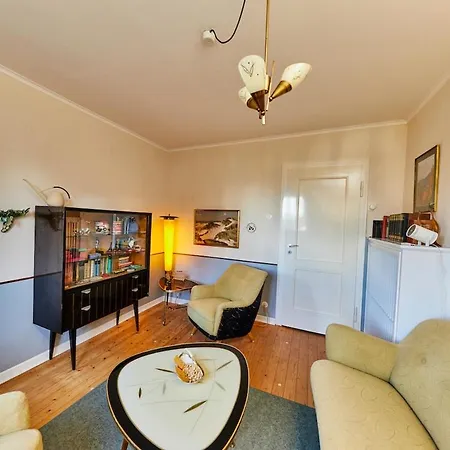 Vintage Style Uni-nah Parkplatz, Hey, 1958! Apartment